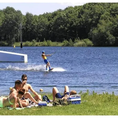 Hébergement de vacances In Veluwe With Peaceful Surroundings, Cleaning Included Voorthuizen